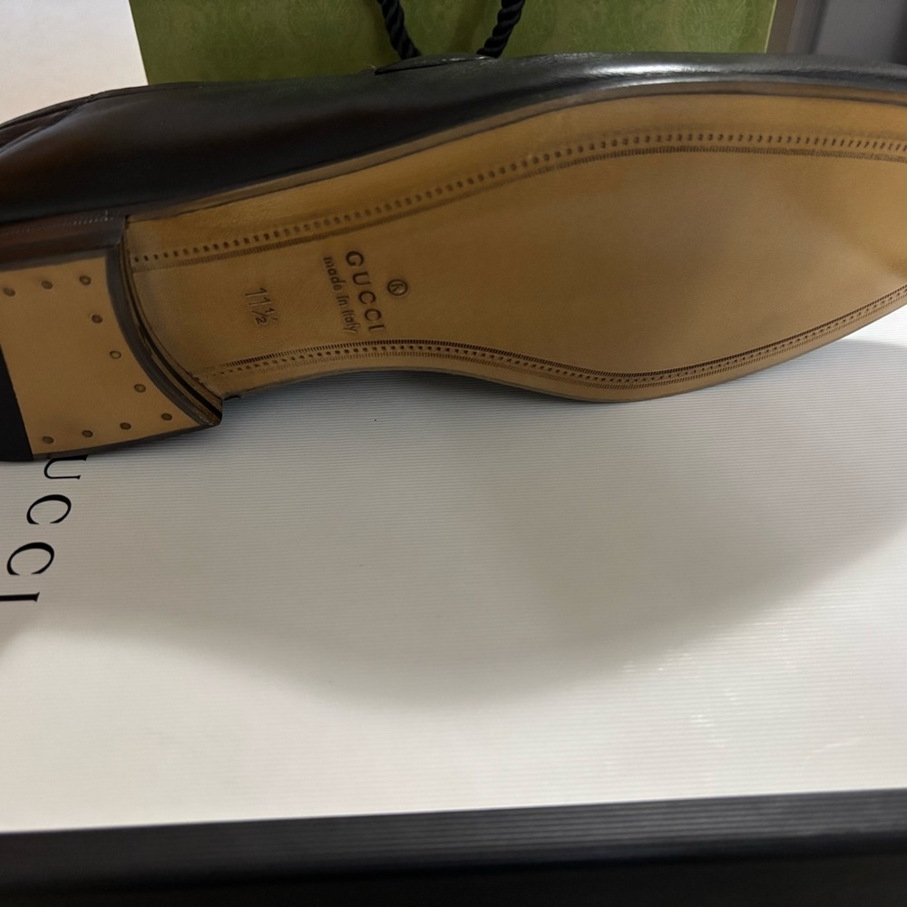 Gucci Black Leather Loafers with Gold and Green Accent (never worn) - Picture 4 of 5